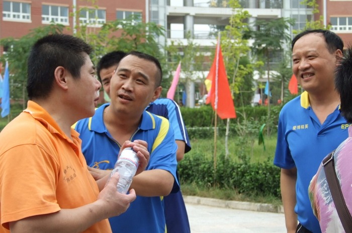 ��Ѷ��������Ӣ���ֲ���һ������������