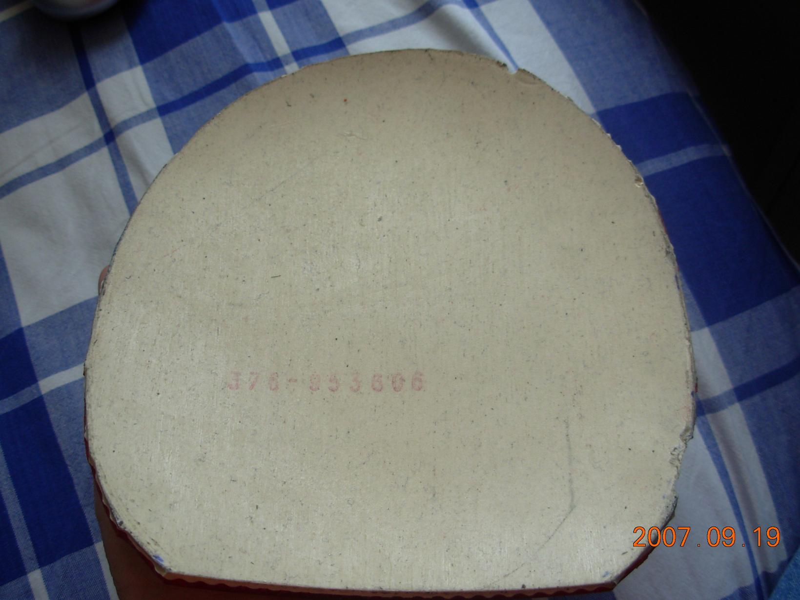 ���������µĺ�ڰ����ɫF1,110Ԫ��