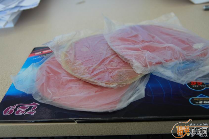 �Գ����ź�ɫ���ף���Ϊֱ�����