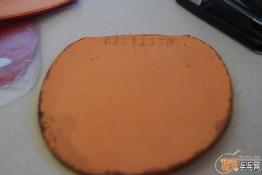 �Գ����ź�ɫ���ף���Ϊֱ�����