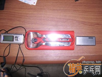 ��˫�Ӹ񲣼�һ�߼����׹�700Ԫ����ͼ���ͣ�