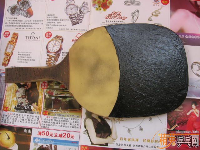 �����ѳ���������ͬʱ��¶һ��ƭ�ӣ����λ����ע��