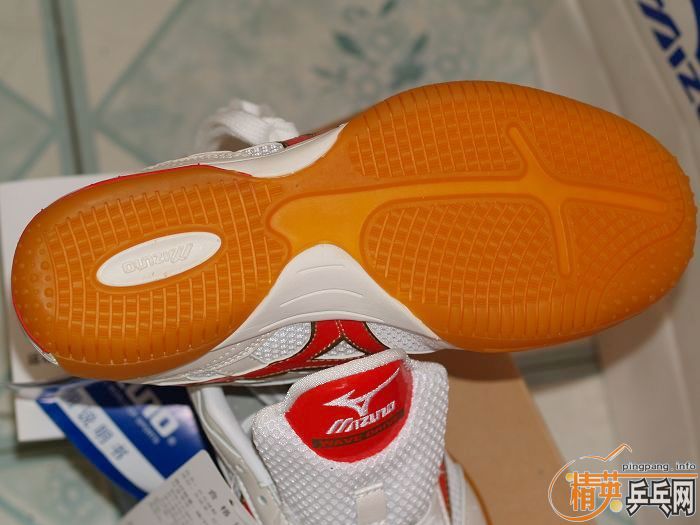 --**����ŨWAVE DRIVEƹ����Ьһ˫��JP23�ģ��൱��36.5�ţ������棬�ؼۣ�450��!