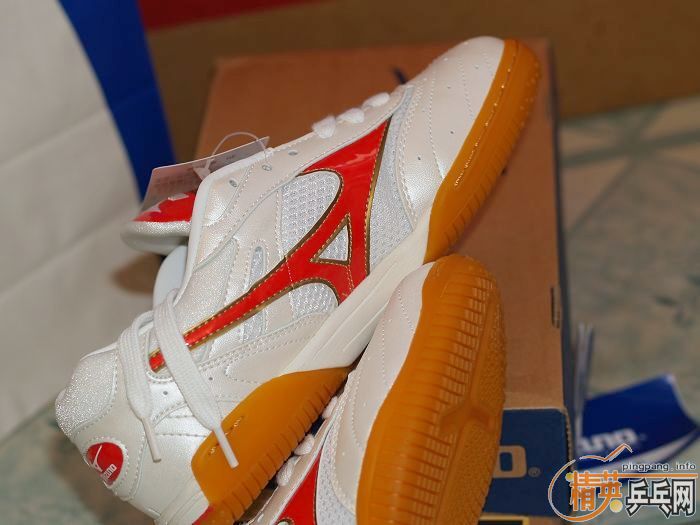 --**����ŨWAVE DRIVEƹ����Ьһ˫��JP23�ģ��൱��36.5�ţ������棬�ؼۣ�450��!