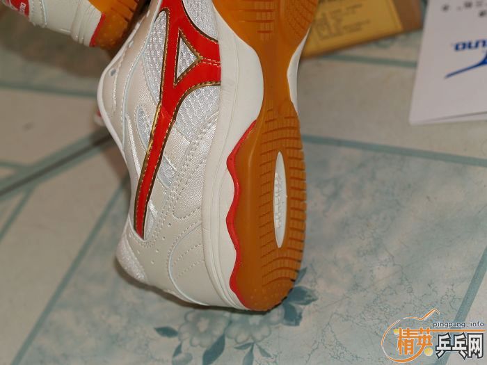 --**����ŨWAVE DRIVEƹ����Ьһ˫��JP23�ģ��൱��36.5�ţ������棬�ؼۣ�450��!