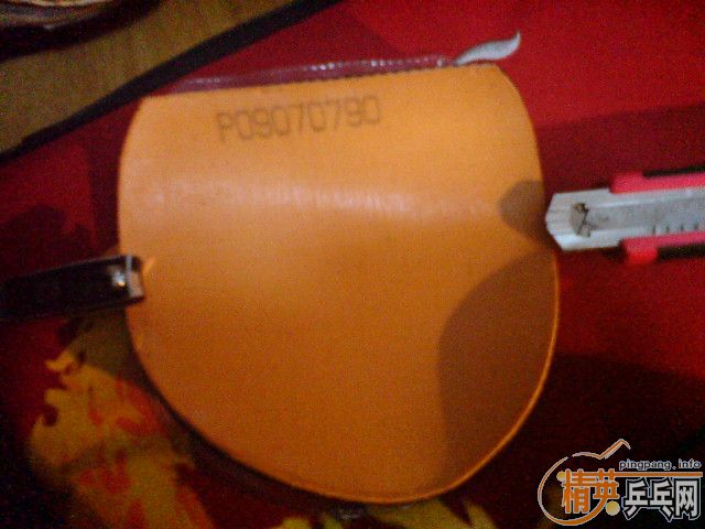 ��һ���ɫ��Ƥ�����и�NEO��3 55���죨��ͼ�ˣ�������˼����һ��ۣ������к���Ψһճ�Խ�Ƥ��ȫ�����220����