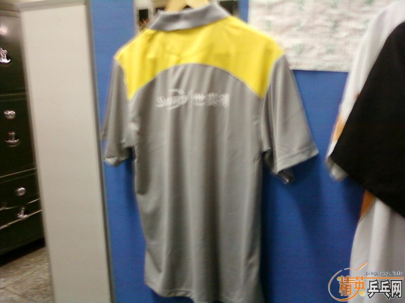 ���µ����£��ƻ�ɫ��