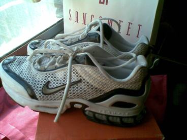 ��һ���Ϳ˵�����Ь,(ԭ��800��,500Ԫ��)��ST������.