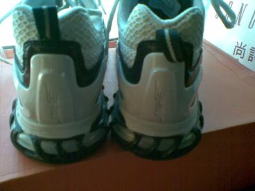 ��һ���Ϳ˵�����Ь,(ԭ��800��,500Ԫ��)��ST������.