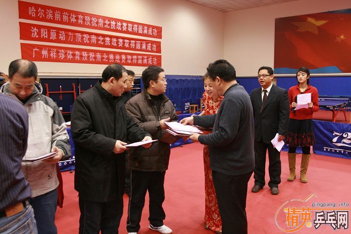 <FONT color=#800000 size=4><STRONG>ͼ�ģ�������729��ƹ���ϱ���ս����729-08����֮���ܾ�����Ϋ����Ļ��</STRONG></FONT>