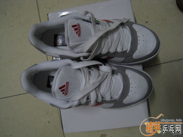 ��һ˫����İ��ϣ����߻�ϲ���Ķ���