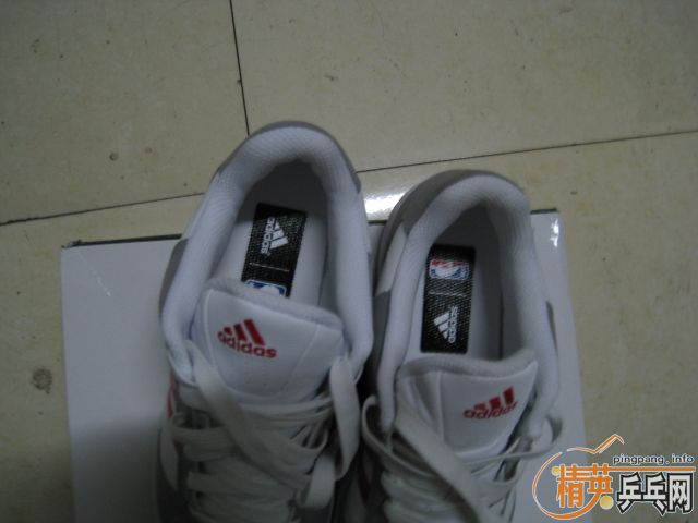 ��һ˫����İ��ϣ���ƹ����Ʒ-->yanxin270ת��