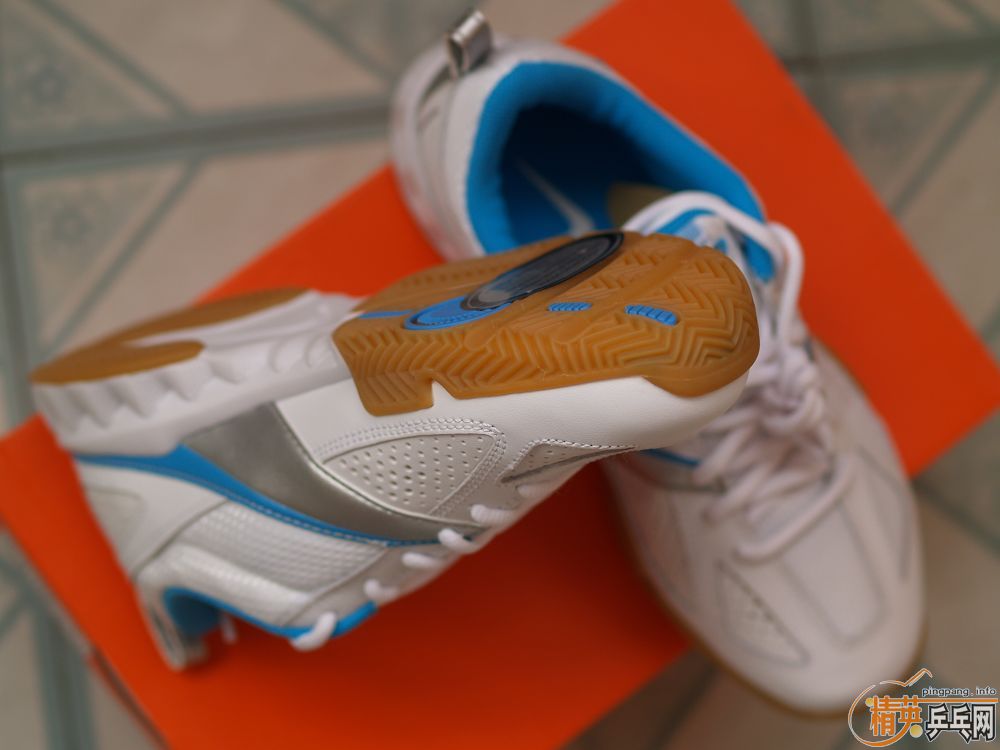 ��nikeƹ��Ь��Ů��һ˫����36.5�룬�ʺ�36.5~37�Ľš�300��˳�ᣡ