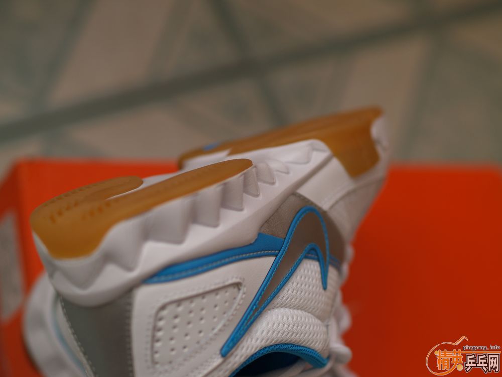 ��nikeƹ��Ь��Ů��һ˫����36.5�룬�ʺ�36.5~37�Ľš�300��˳�ᣡ