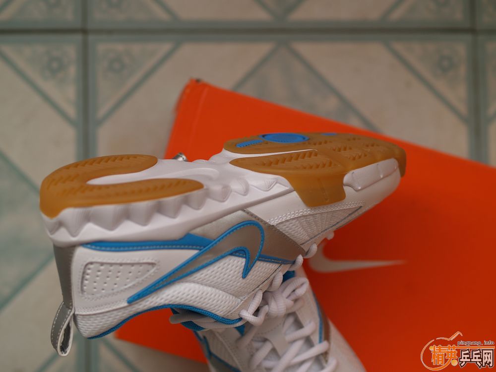 ��nikeƹ��Ь��Ů��һ˫����36.5�룬�ʺ�36.5~37�Ľš�300��˳�ᣡ