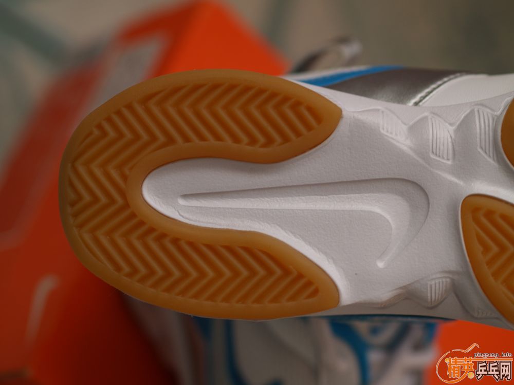 ��nikeƹ��Ь��Ů��һ˫����36.5�룬�ʺ�36.5~37�Ľš�300��˳�ᣡ