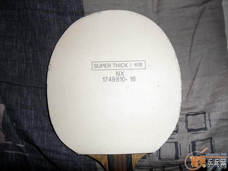 ��һ��ֻ�������εĺ�ɫM2000NX�׽�