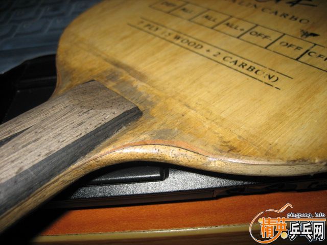 ����˭���бȽ��µġ������Ǻ��ɫ����̼��������