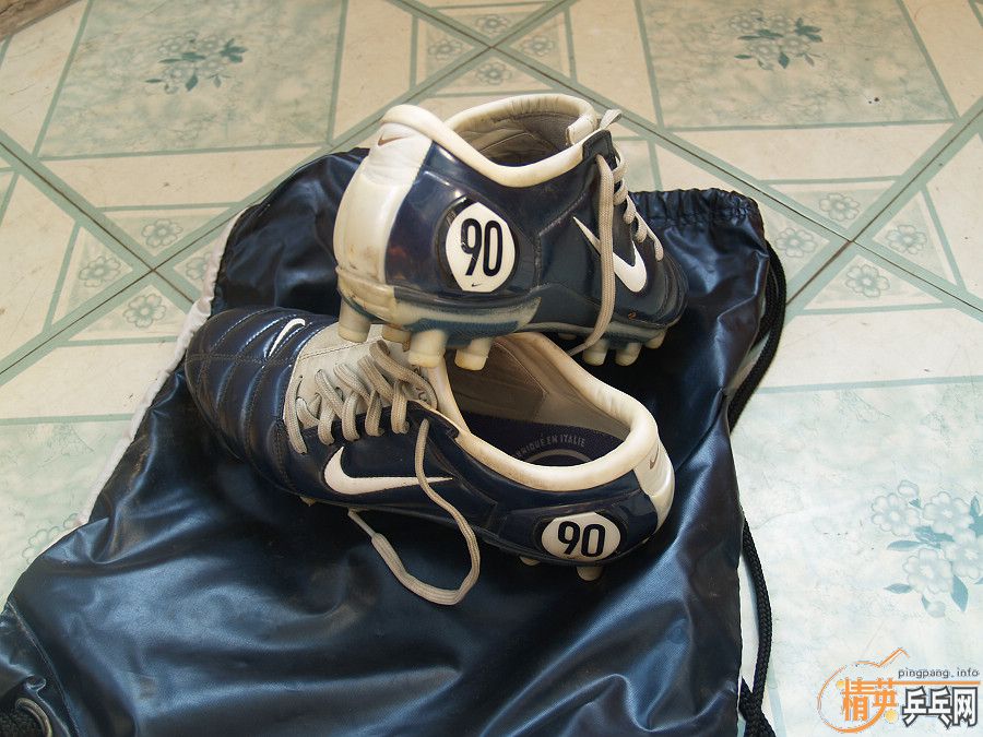 ƹ����������������𣬽�����һ�£���Ь���׽�����