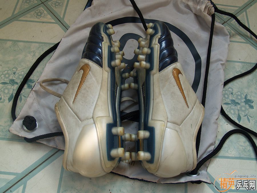 ƹ����������������𣬽�����һ�£���Ь���׽�����