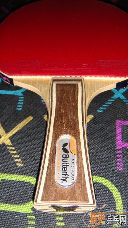 [����]Ϊ���ҵĺ����Ʊ������ĵװ� �ֱ��ײ��ı����Ǻ�ɫ�� ���ϵĶ�����ɫ���أ�