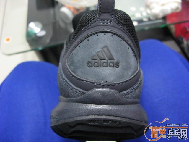 ��һ˫���õİ��ϴ�˹����Ь