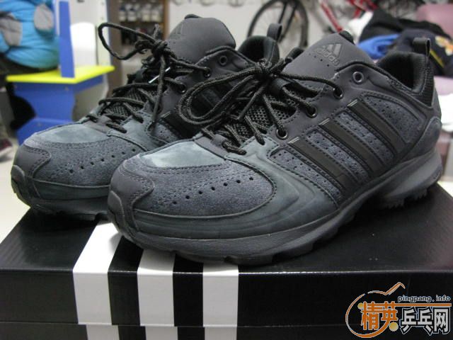 ��һ˫���õİ��ϴ�˹����Ь