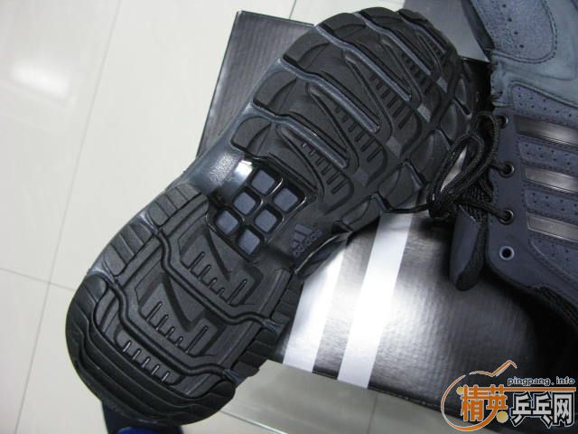 ��һ˫���õİ��ϴ�˹����Ь