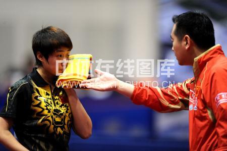 �й�ƹ����Ů�ӽ�����ƹ��ѡ����  ��Ծ