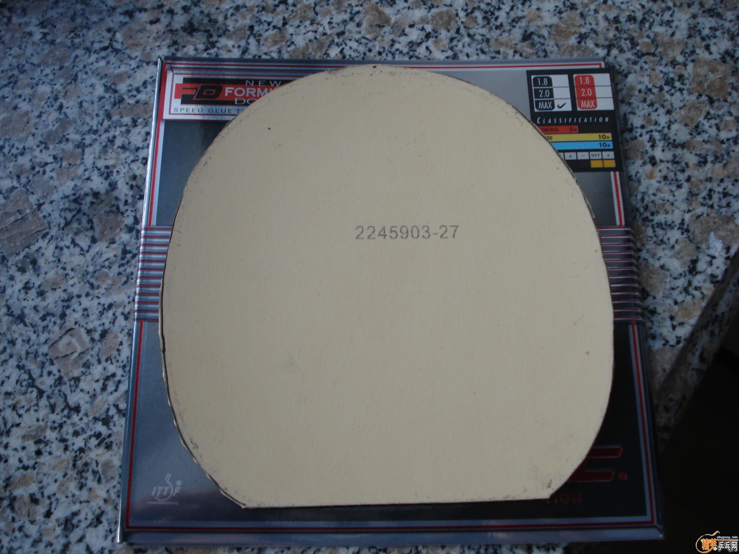 ��һ����������ĺ�ɫ����JO����֧����