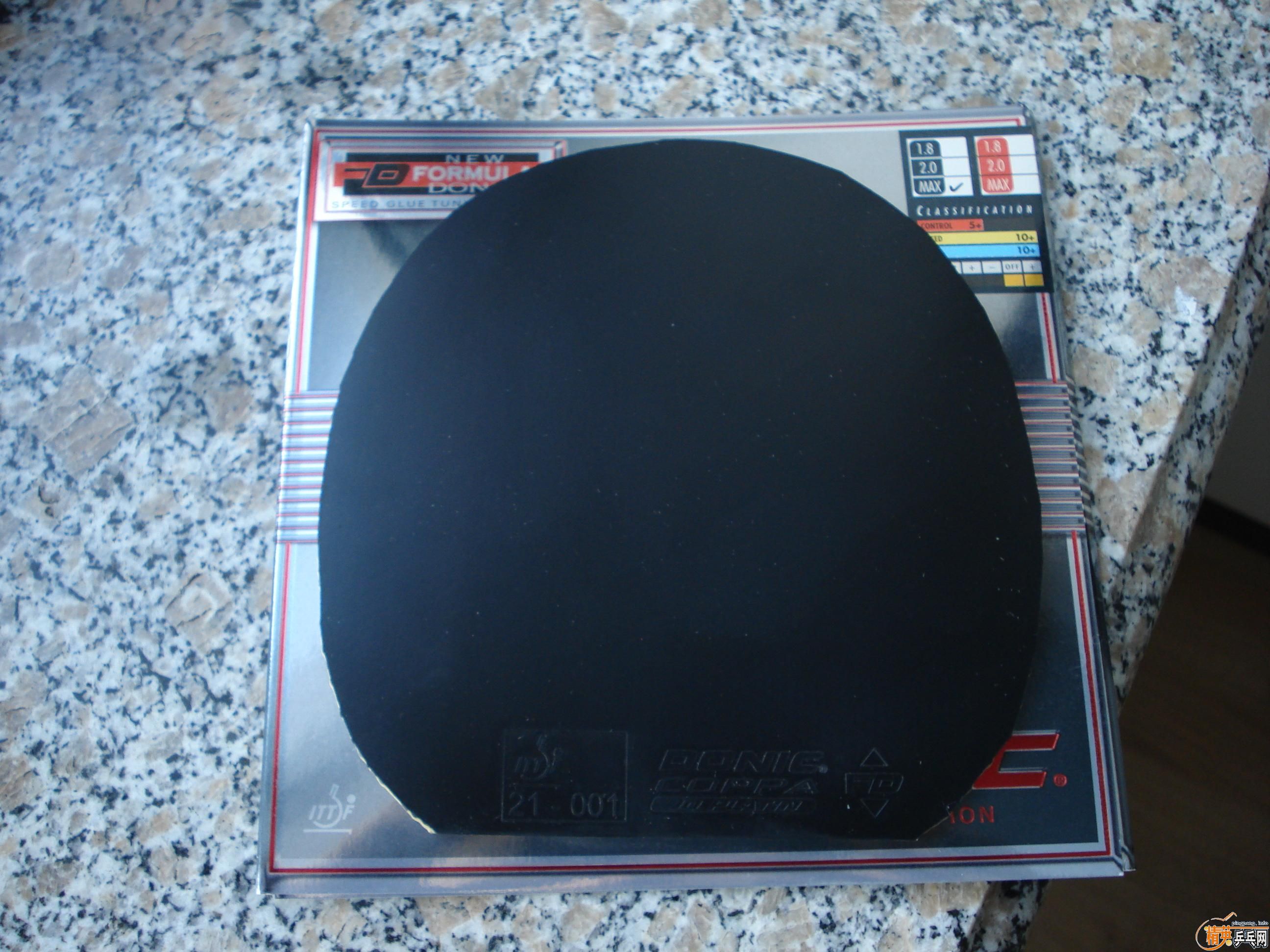 ��һ����������ĺ�ɫ����JO����֧����