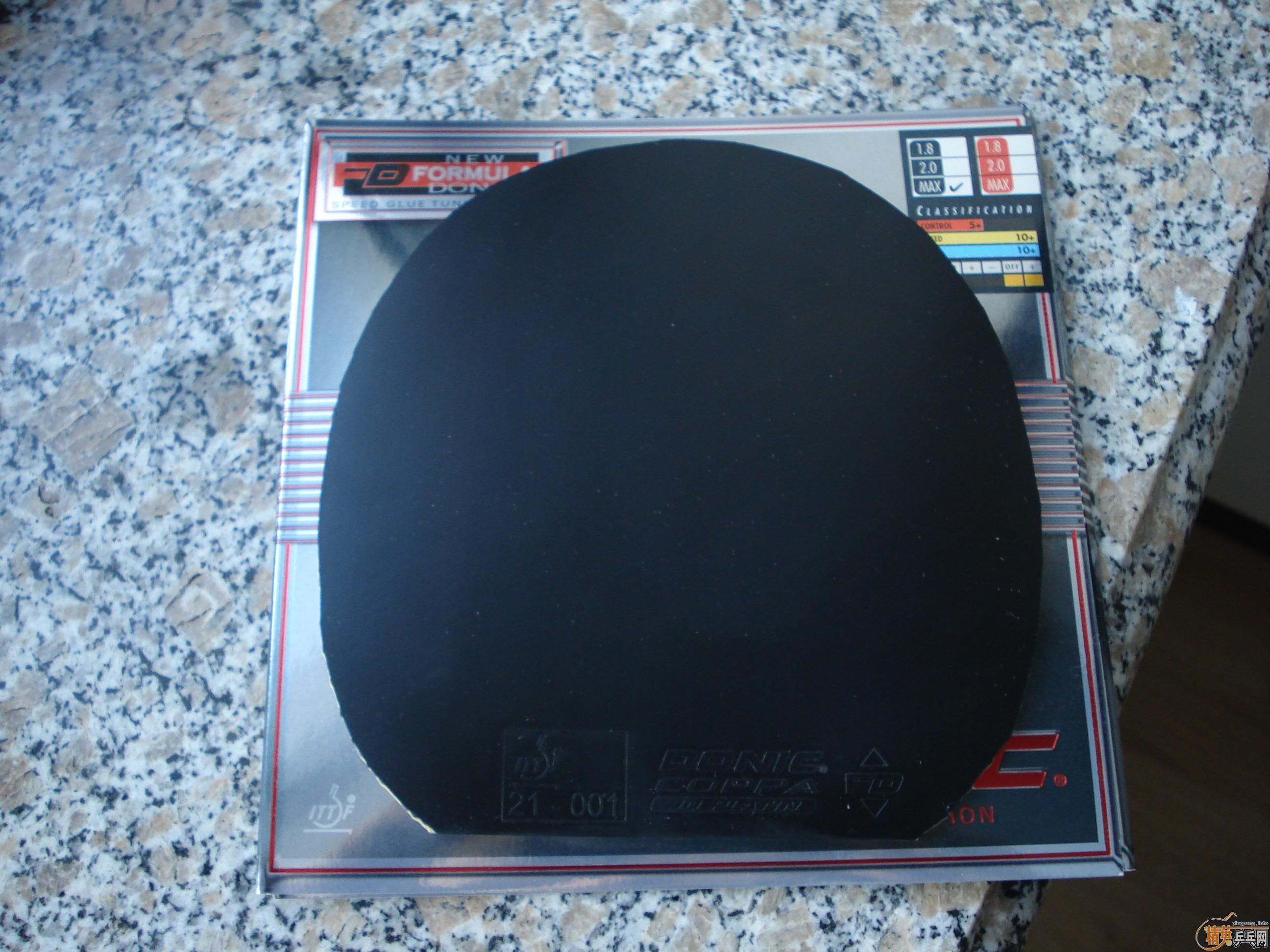 ��һ����������ĺ�ɫ����JO����֧����