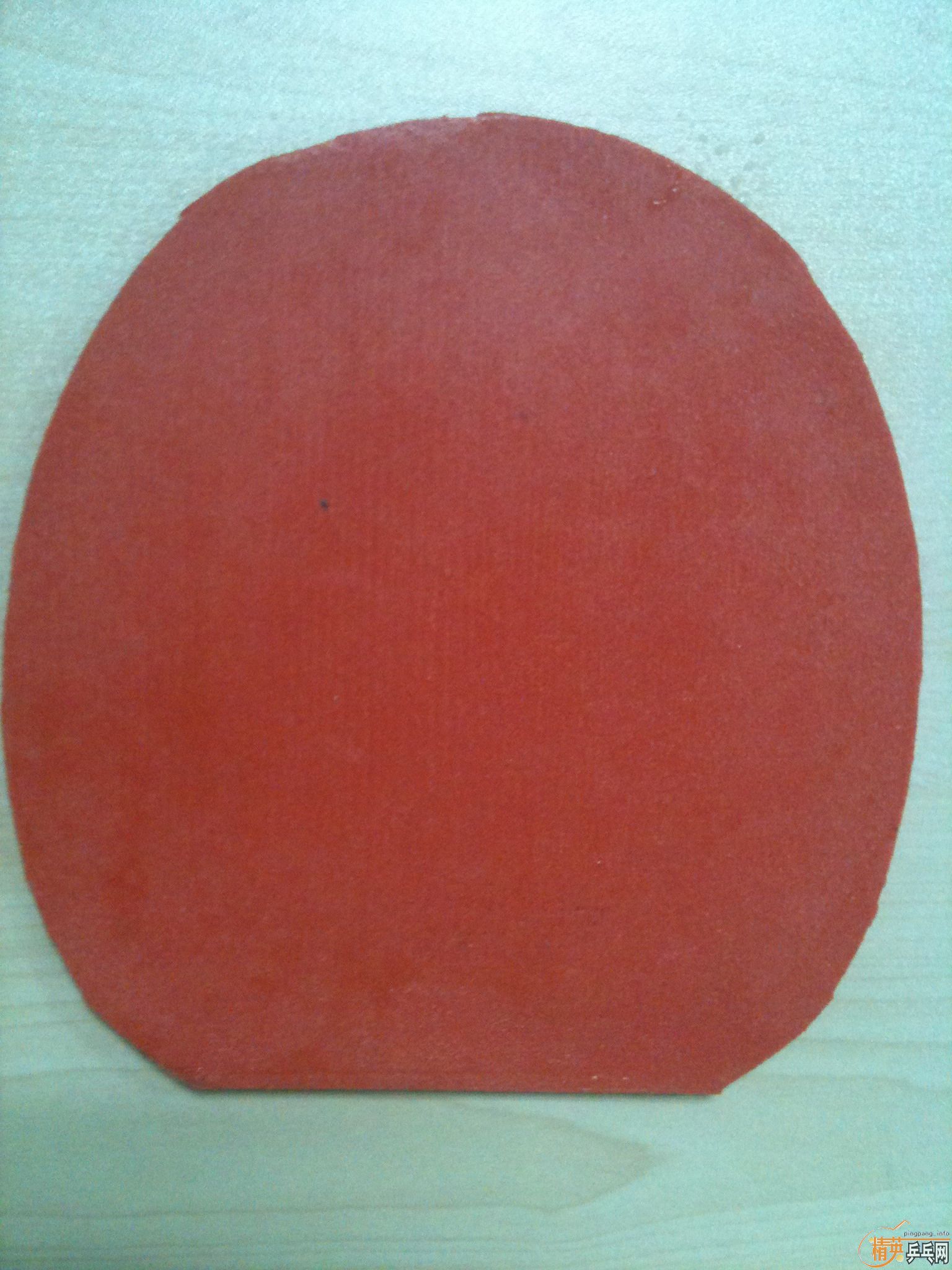 120Ԫ������һ�����µĺ�ɫT05,ʩ̼��С.