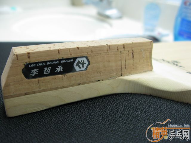 �ٳ�һ֧��ֱ: �غ�Xiom GIGA Platinum (��׽�)