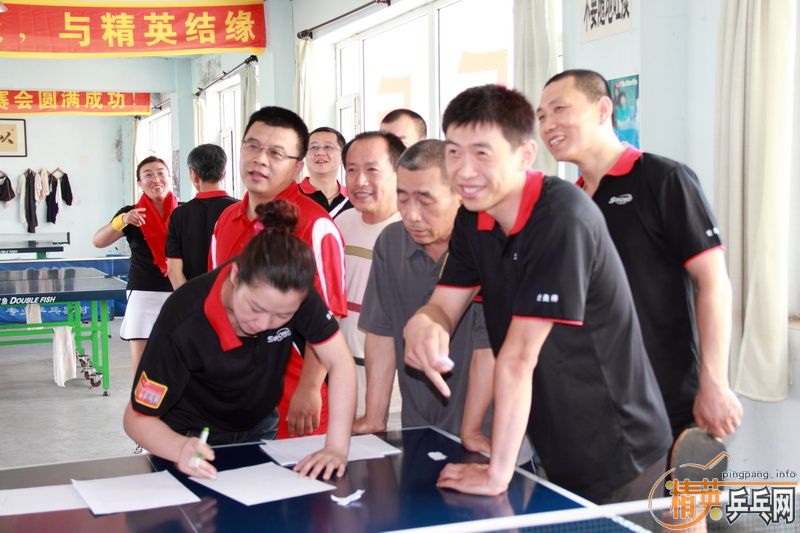 ��Ӣ�����µã�������ƹ������ֲ�˫�������Ƭ�������� ��