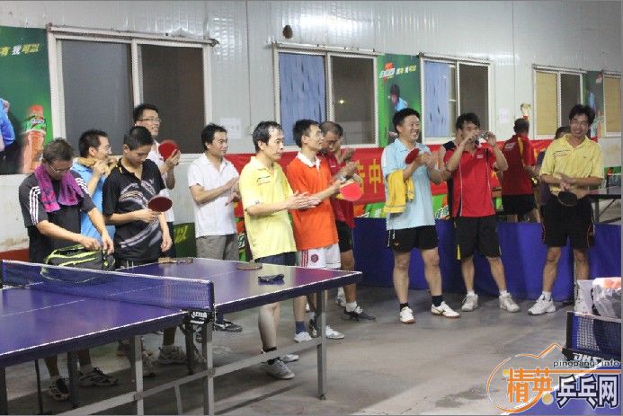 8.20��Ӣ�����ൺ�����ƹ������ֲ�������ʽ�߱�����Ƭ�ɼ���