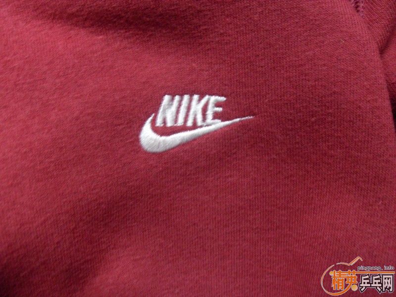 �����Ϳ˺�ɫ��������ñ�������ܴ��ֱ��