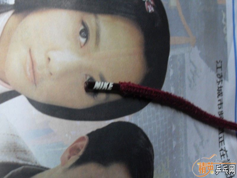 �����Ϳ˺�ɫ��������ñ�������ܴ��ֱ��