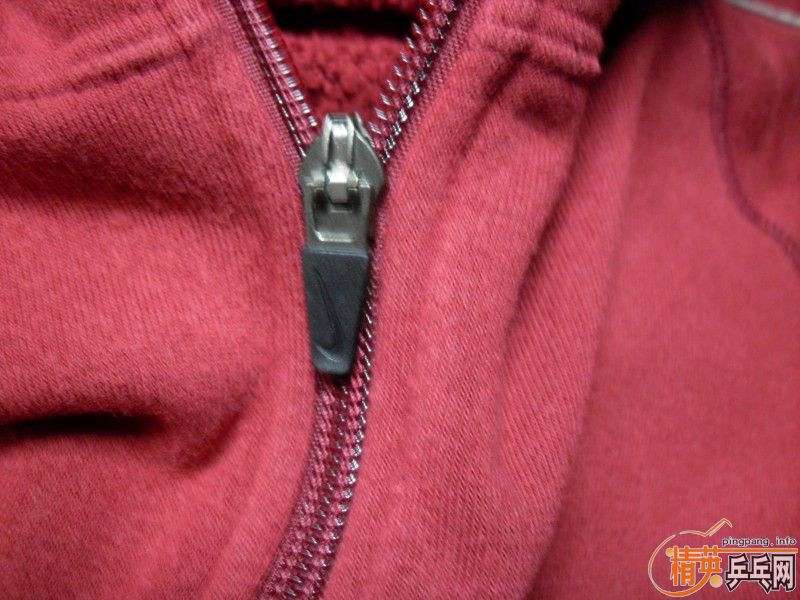 �����Ϳ˺�ɫ��������ñ�������ܴ��ֱ��