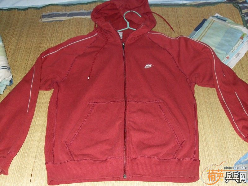 �����Ϳ˺�ɫ��������ñ�������ܴ��ֱ��