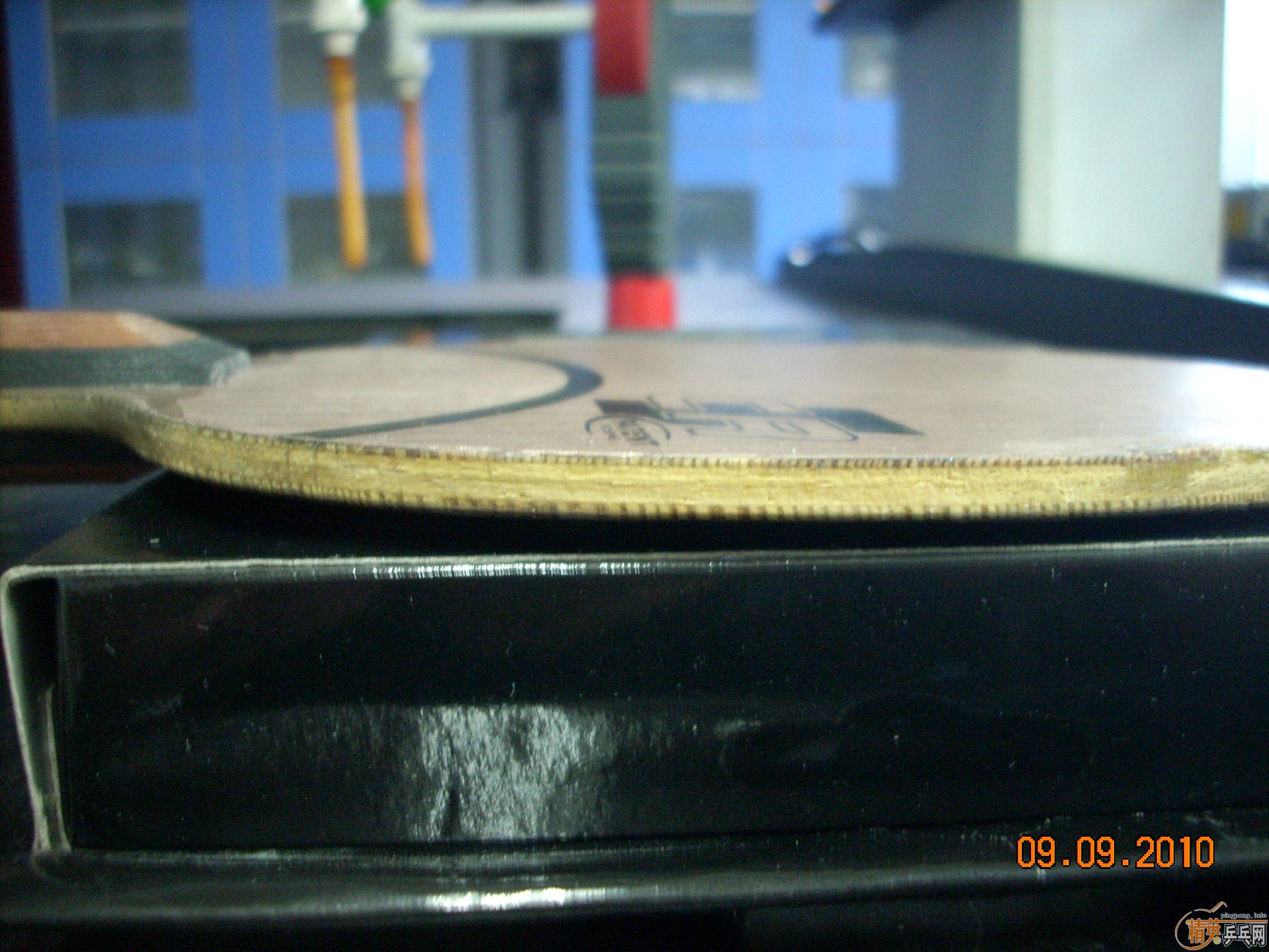 ���ֻƱ�OC-CR��FL����Լ87g,��Լ5.5mm,��һƬ�л���ͣ���ɫ��