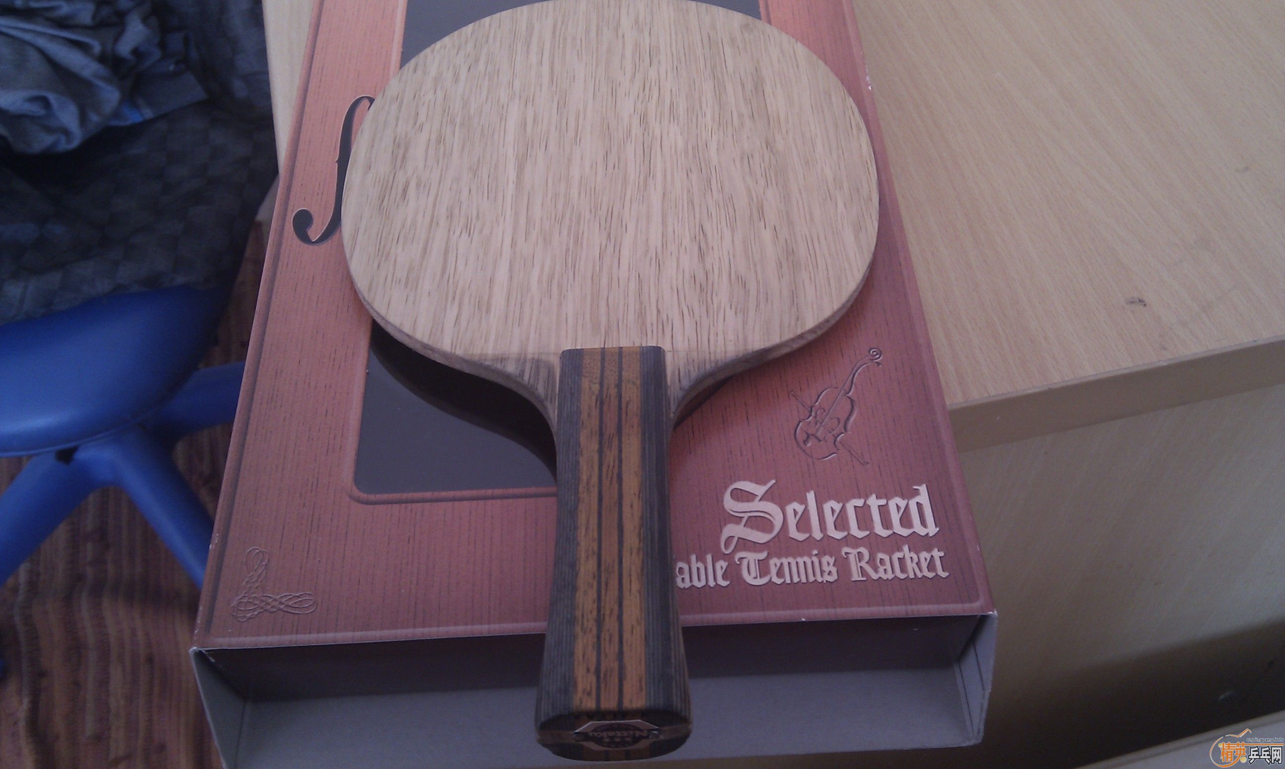 550����ɫ���µ�ľ����