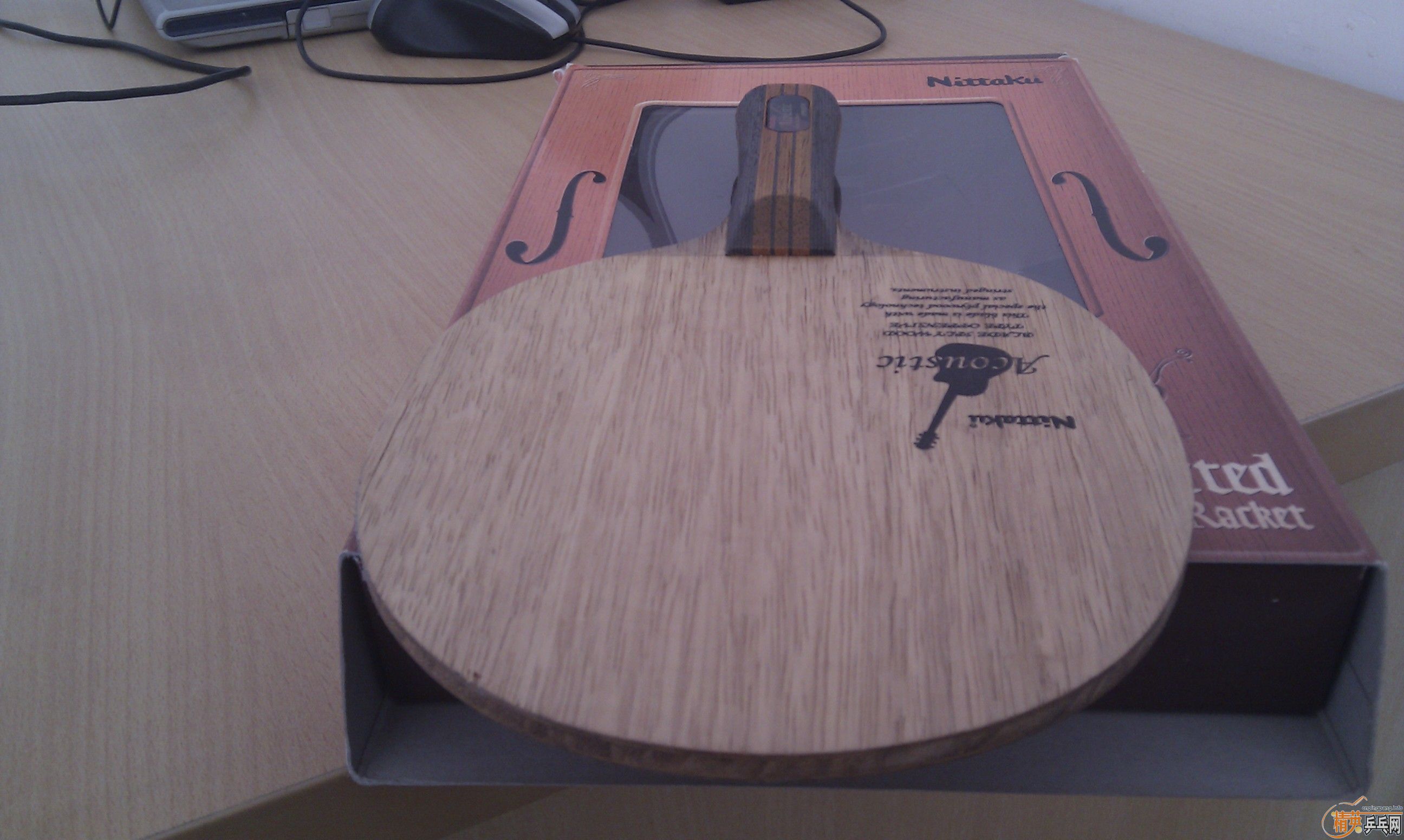 550����ɫ���µ�ľ����