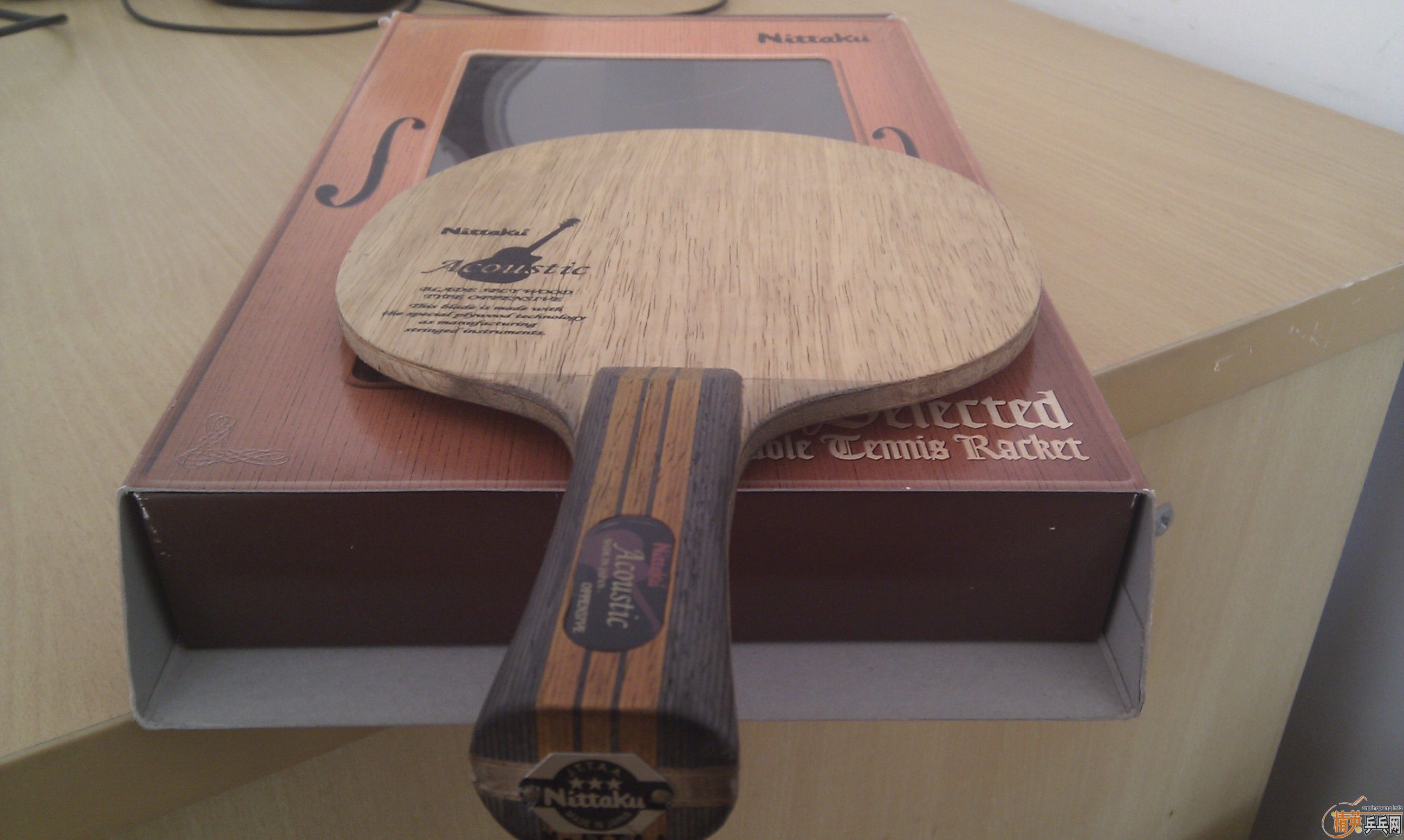 550����ɫ���µ�ľ����