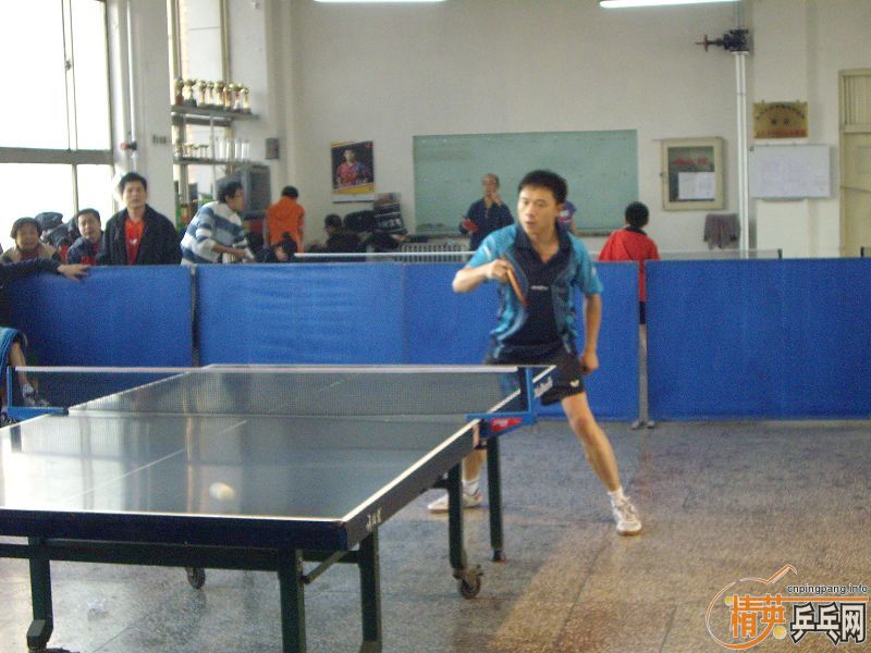 �������Ʊ�����ԭ��Ӣ���ǶӶ�Ա����Ⱥ�ѷ���һ