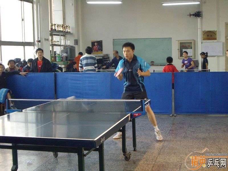 �������Ʊ�����ԭ��Ӣ���ǶӶ�Ա����Ⱥ�ѷ���һ