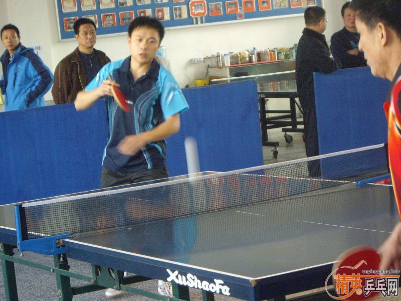 �������Ʊ�����ԭ��Ӣ���ǶӶ�Ա����Ⱥ�ѷ���һ