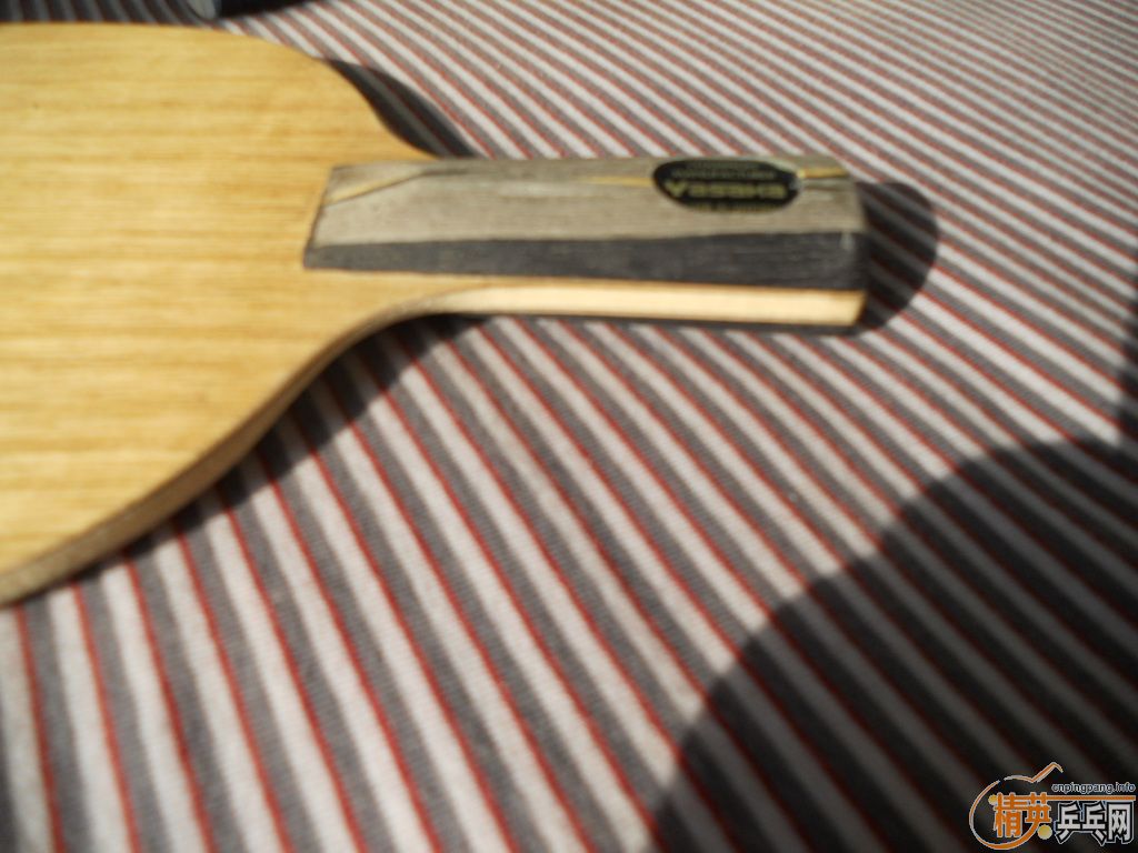 ���³��壬�հ��ɫ������̼