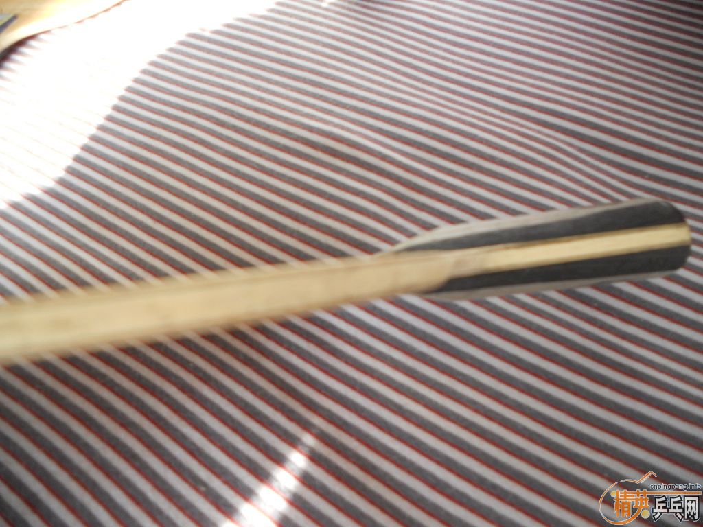 ���³��壬�հ��ɫ������̼