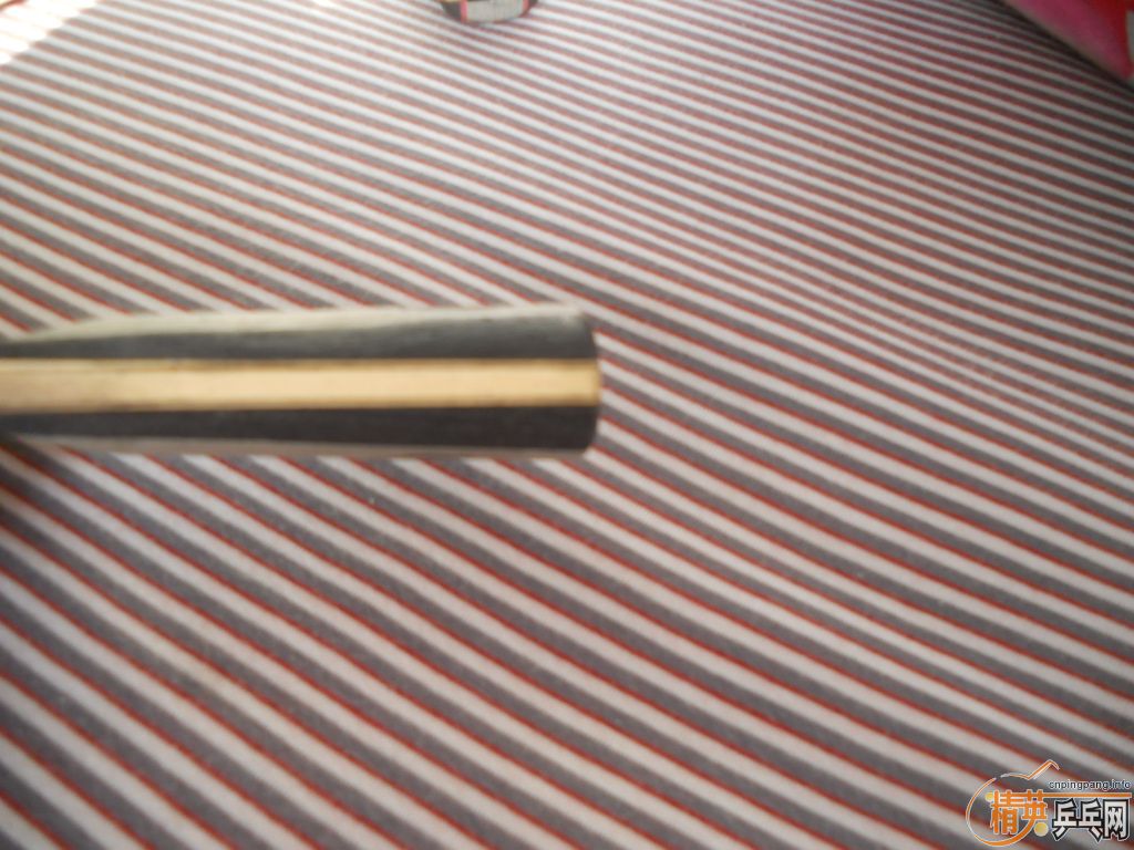 ���³��壬�հ��ɫ������̼